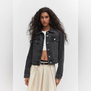 ✨SALE✨ Mango 
Pocketed denim jacket ✨SALE✨